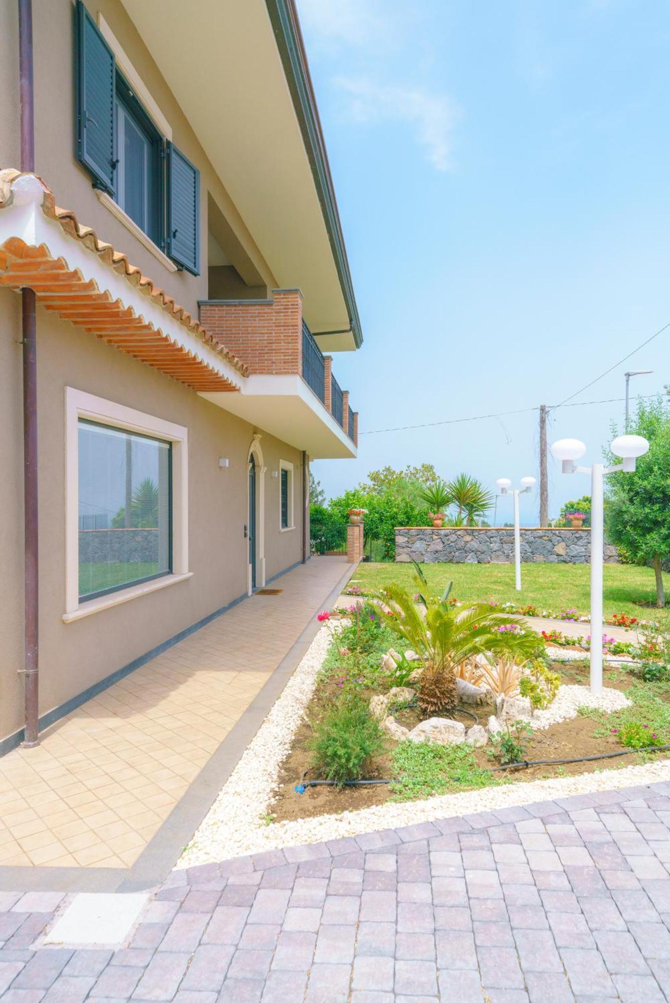 Bedda Mia Etna House B&B เตรคาสตาญิ ภายนอก รูปภาพ